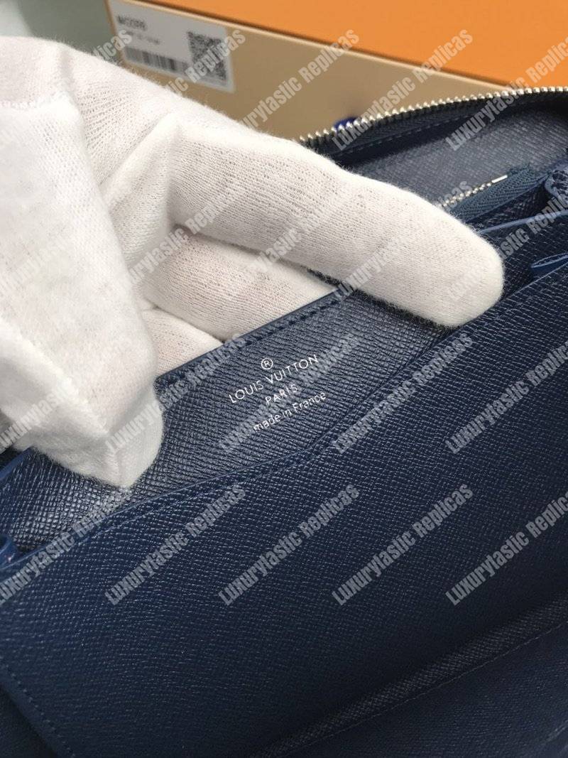 LV Zippy XL Wallet Taiga Bleu Marine