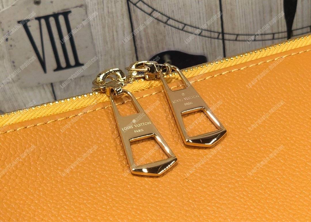 LV V Tote MM Monogram Safran
