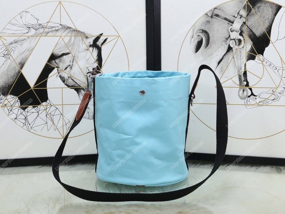 H**mes grooming bag light blue palladium-plated hardware