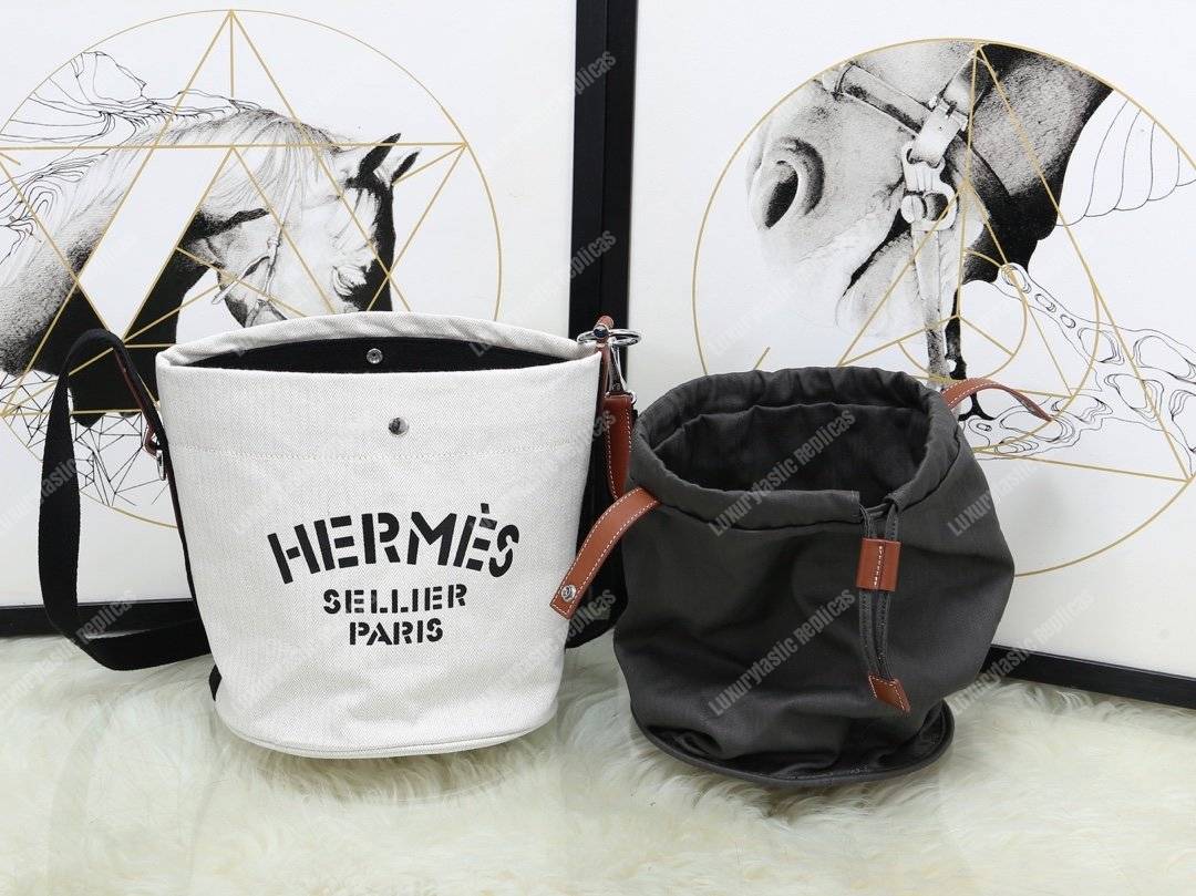 H**mes grooming bag white palladium-plated hardware