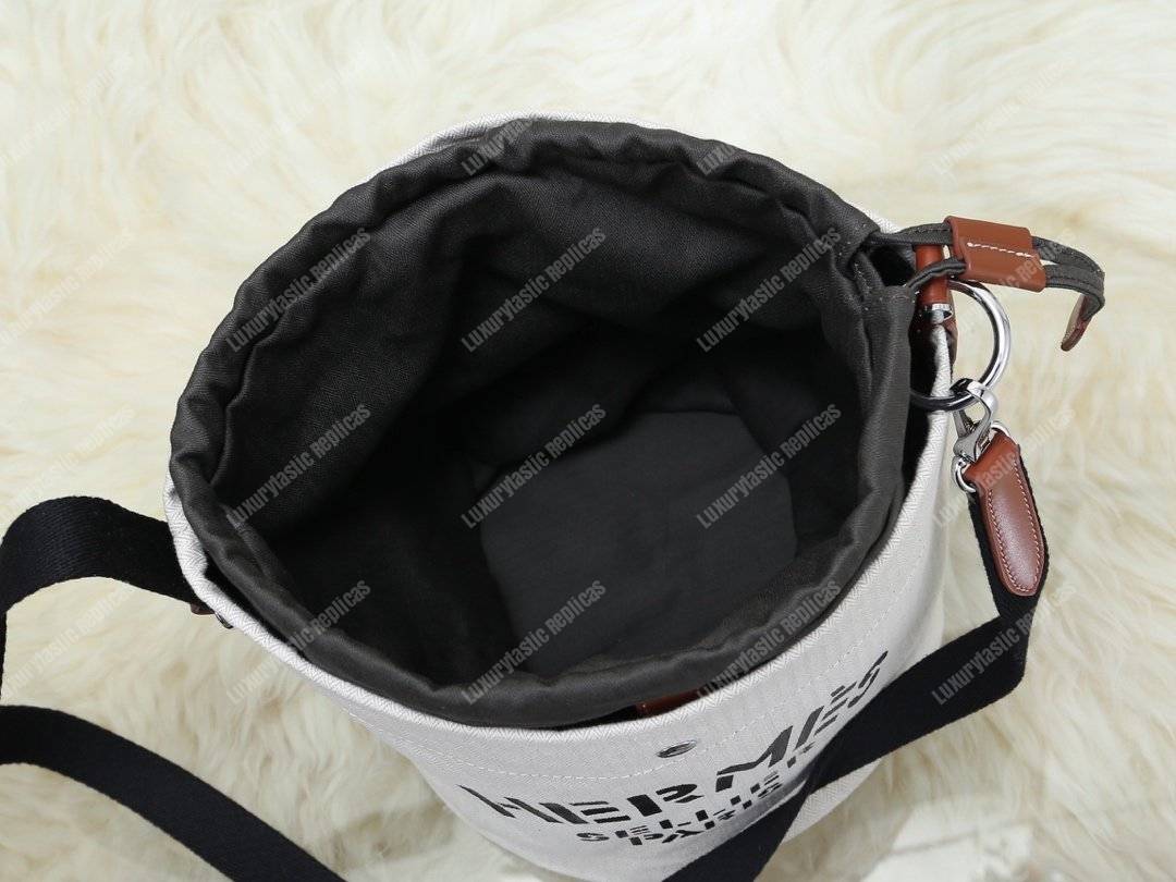 H**mes grooming bag white palladium-plated hardware