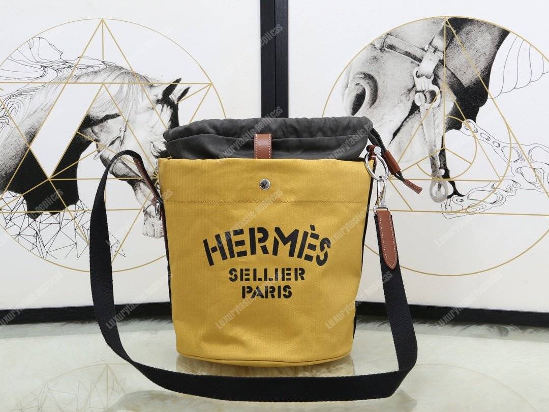 H**mes grooming bag light yellow palladium-plated hardware