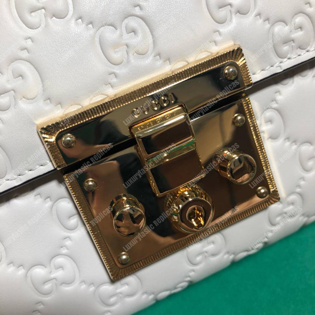 G*u*i padlock medium signature shoulder bag white