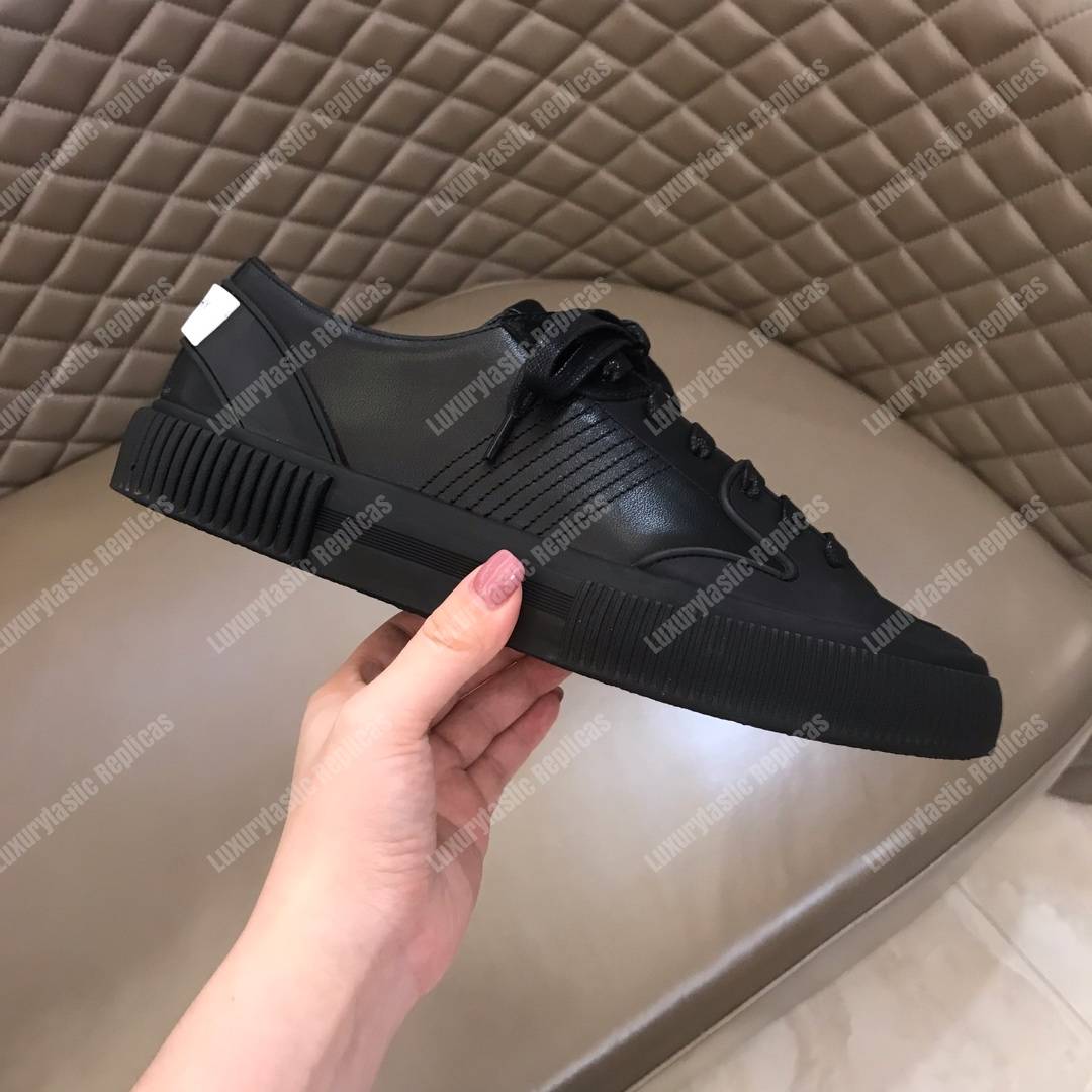 Givenchy Low Sneakers In Leather Black