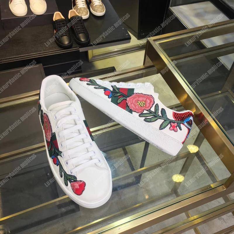 G*u*i ace embroidered floral sneaker white