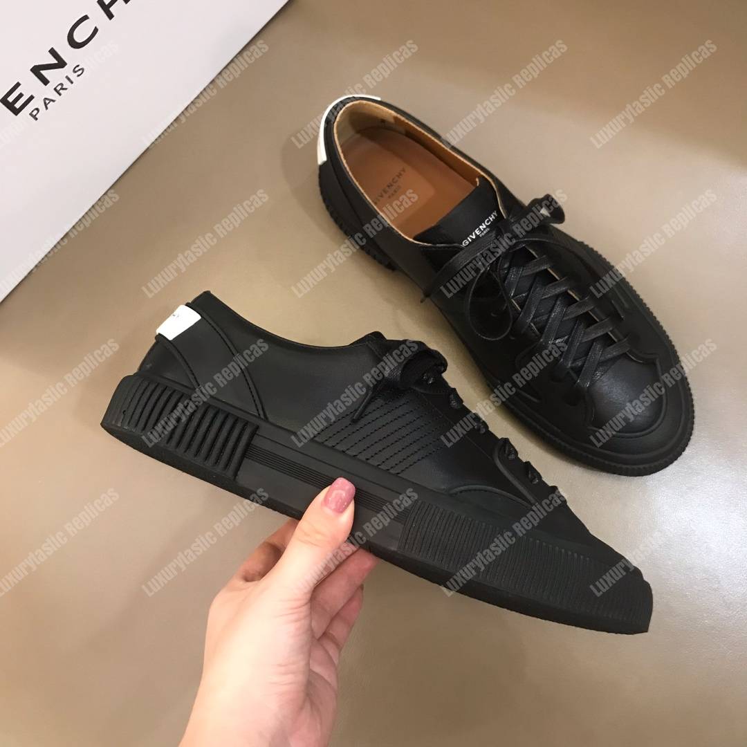 Givenchy Low Sneakers In Leather Black