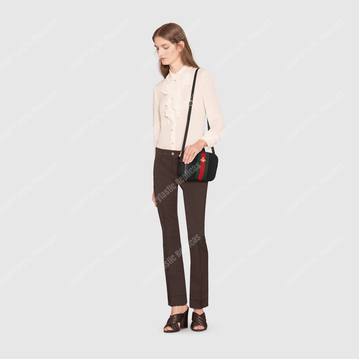 G*u*i leather shoulder bag bee