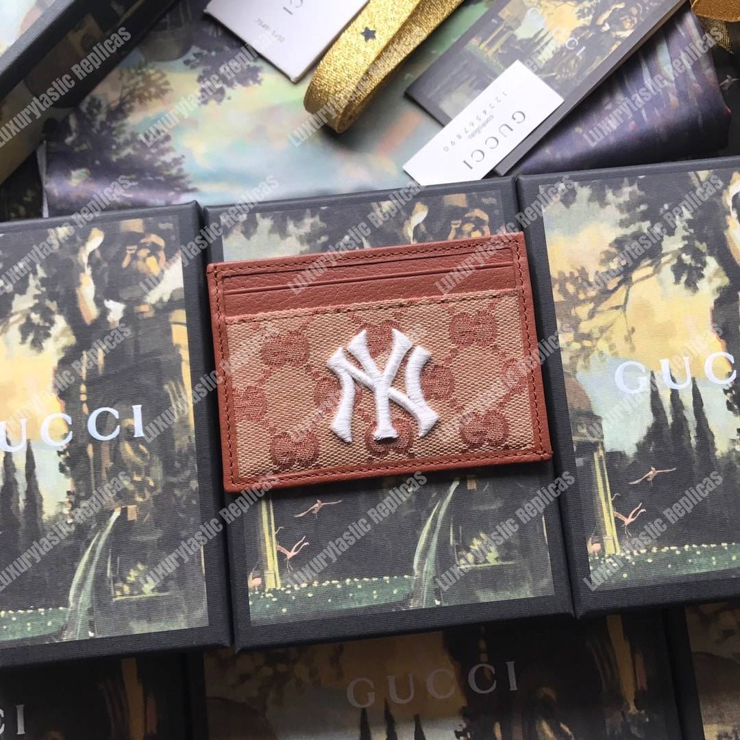 G*u*i card case with ny yankees patch beige
