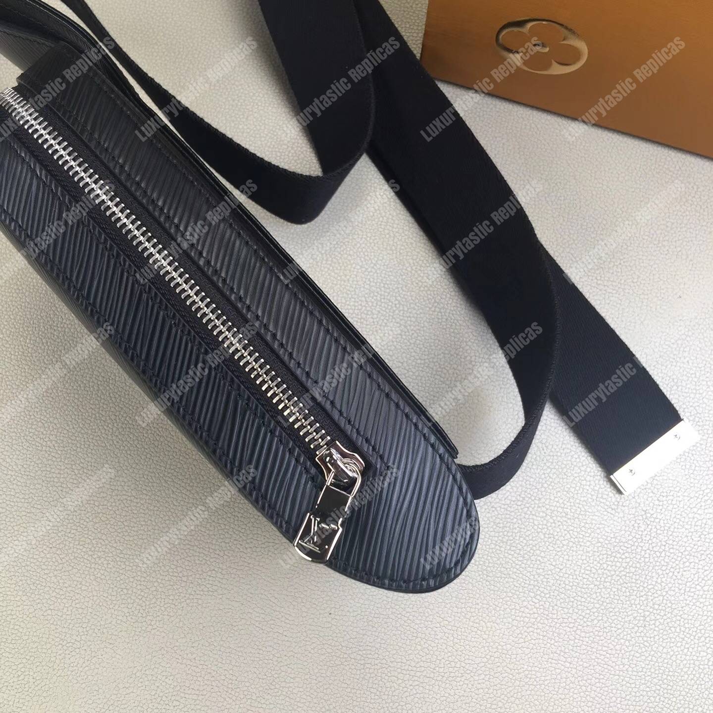 LV Geronimos Messenger Bag Epi Leather Noir