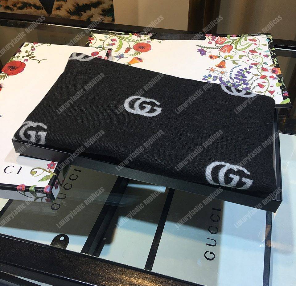 G*u*i wool scarf double g pattern black white