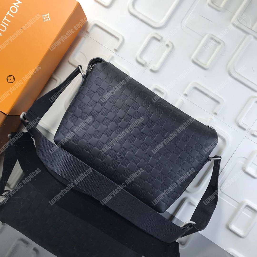LV Discovery Messenger PM Damier Infini Leather Onyx