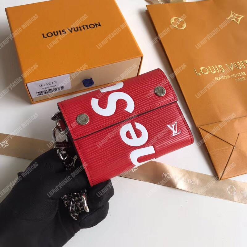 l**is V*t*n x sup*e rivets chain wallet epi canvas red
