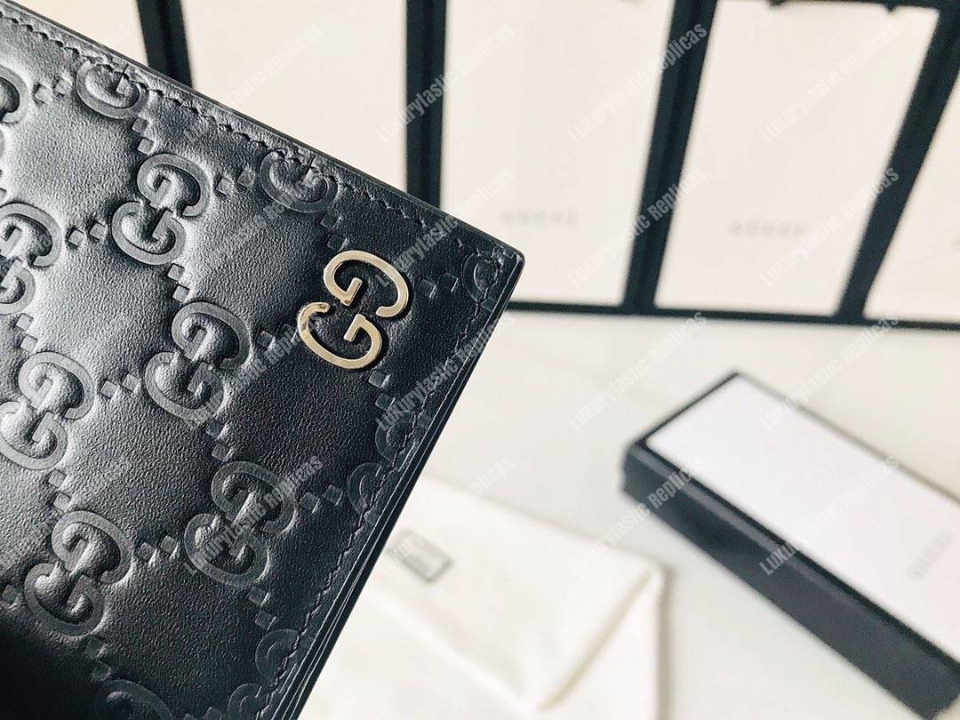 G*u*i signature long wallet with metal gg