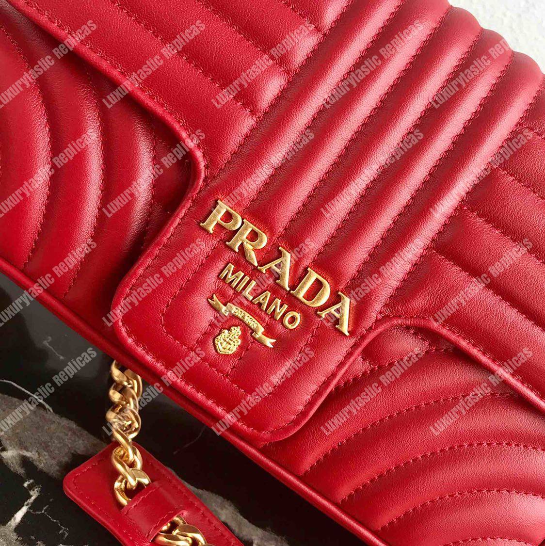 Pra*a diagramme medium leather bag red