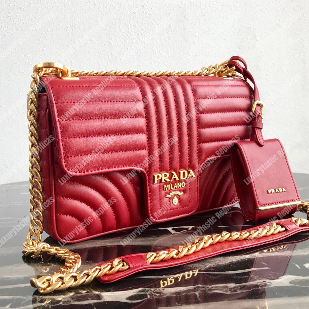 Pra*a diagramme medium leather bag red