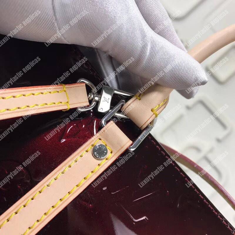 LV Neo Triangle Vernis Leather Amarante