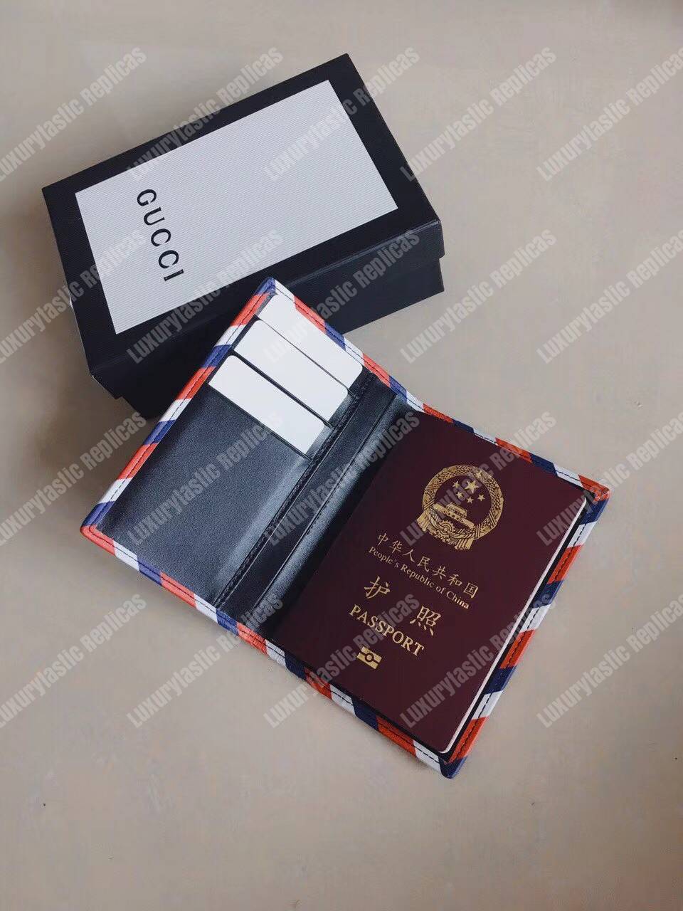 G*u*i courrier gg sup*e passport case black
