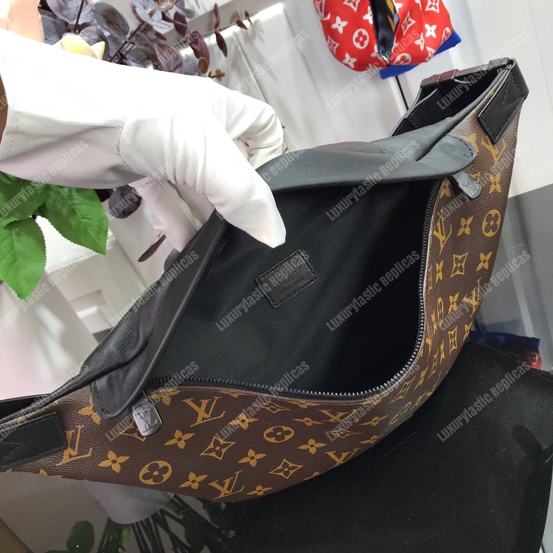 LV Discovery Bumbag Monogram Canvas