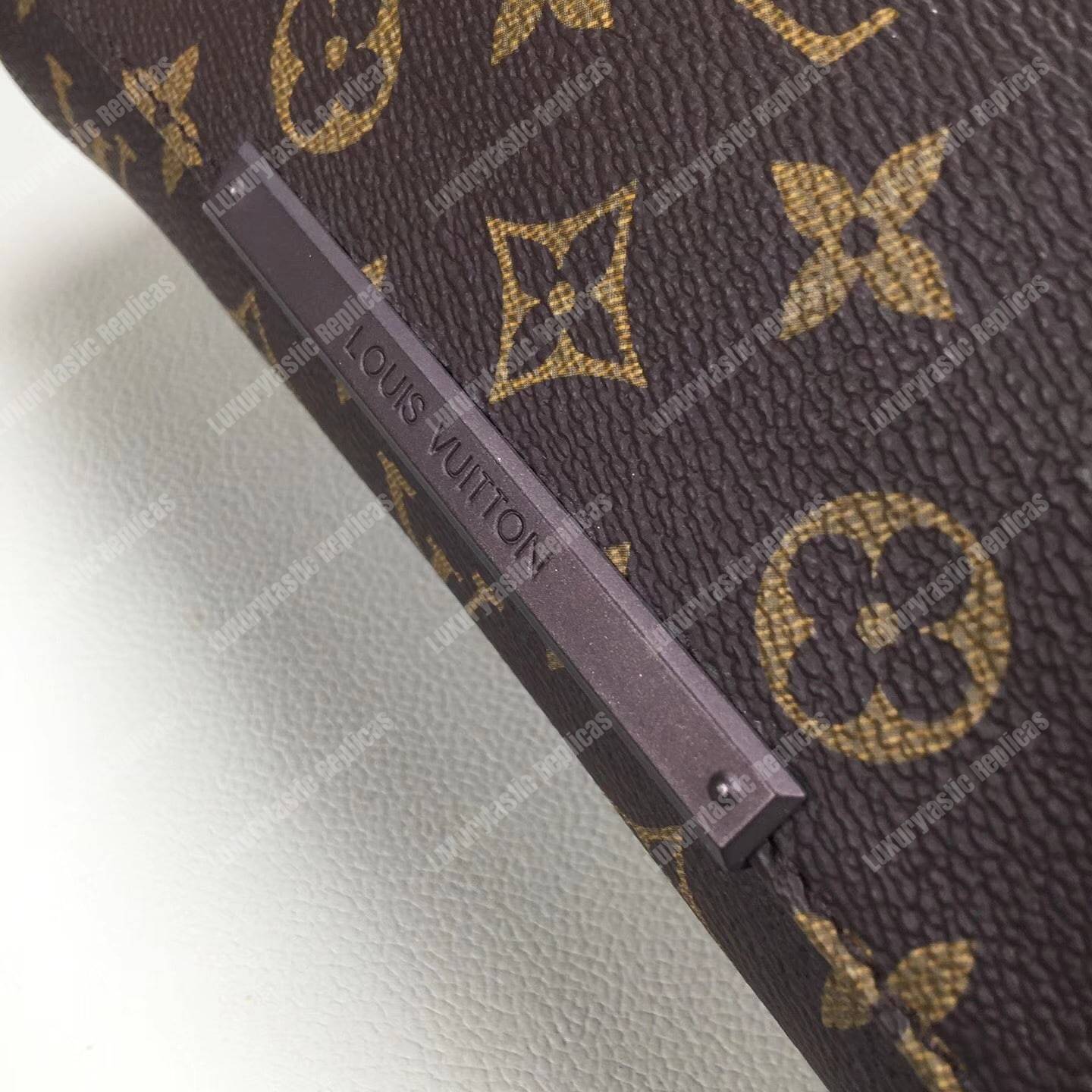 LV District MM Messenger Bag Monogram Canvas