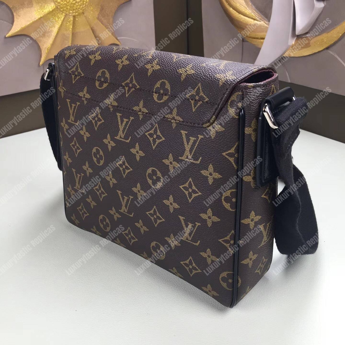 LV District MM Messenger Bag Monogram Canvas