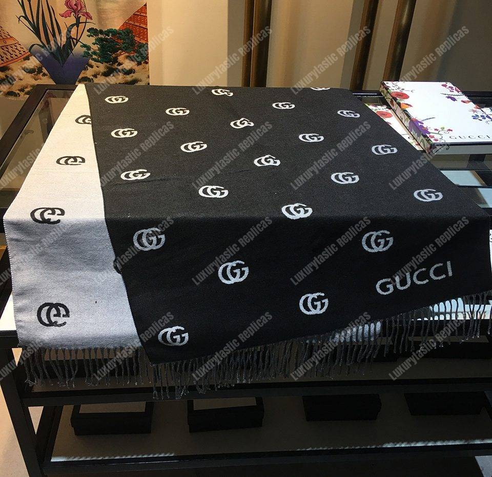 G*u*i wool scarf double g pattern black white