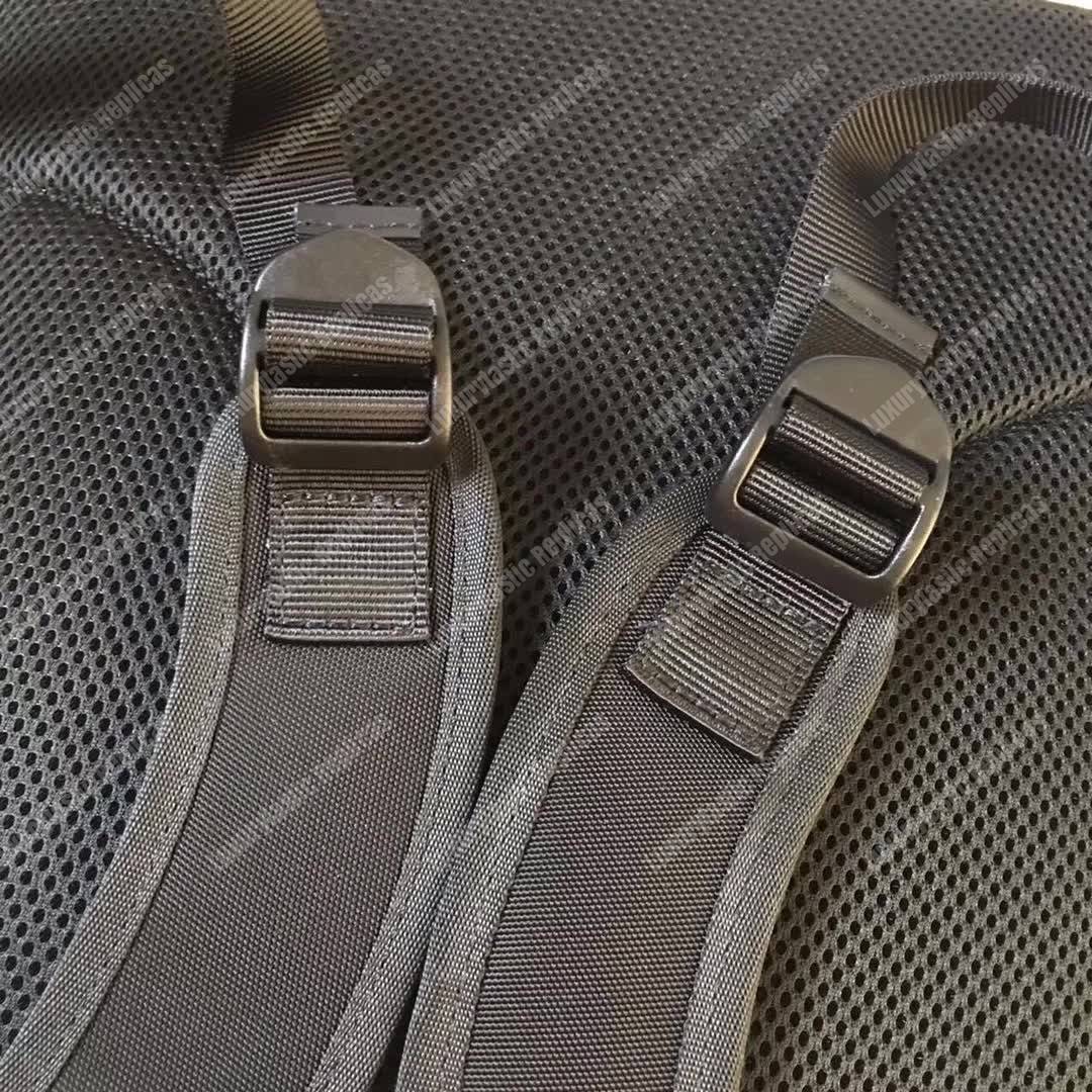 G*u*i gg sup*e backpack with web