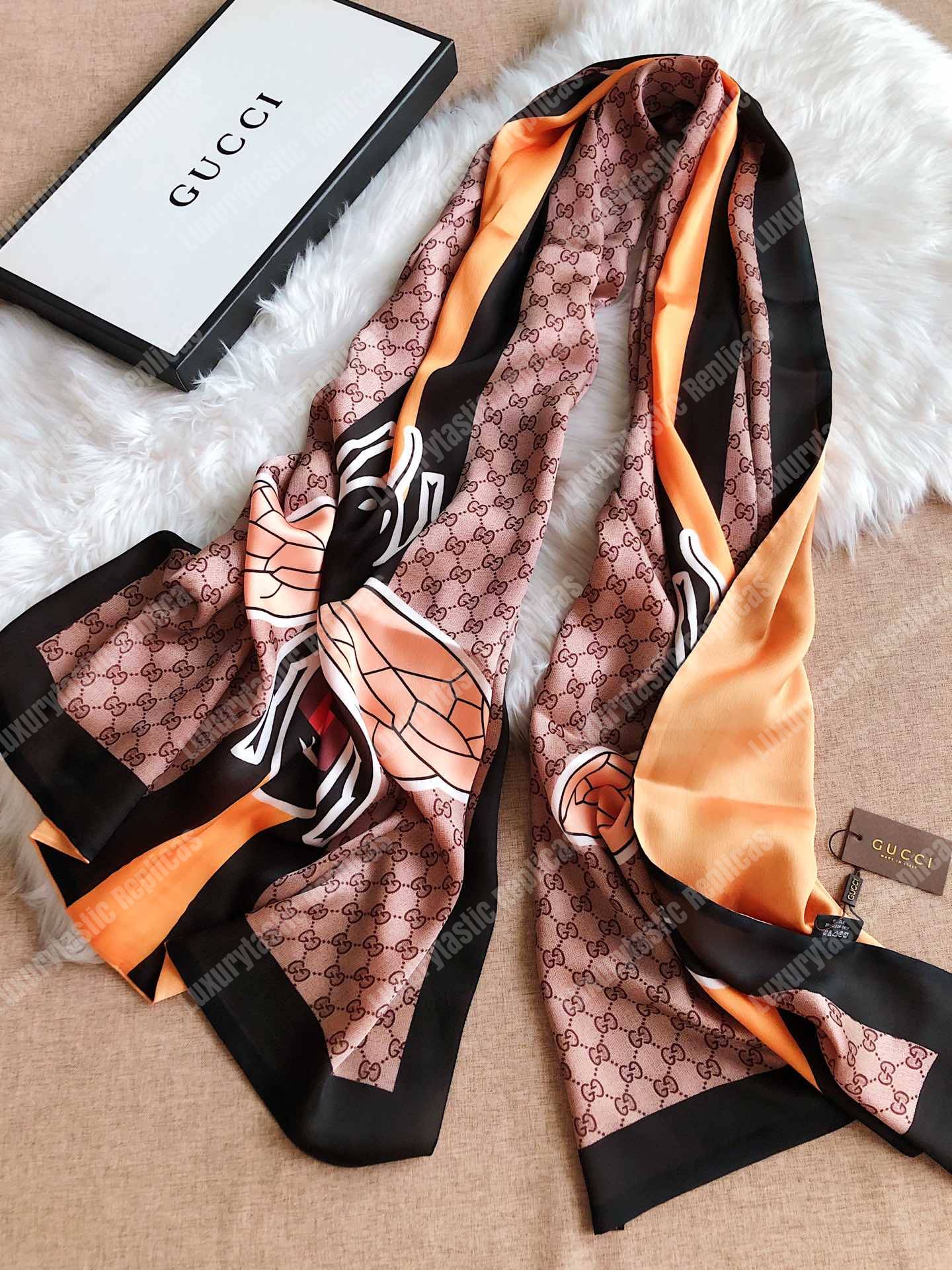 G*u*i bee print wool stole black