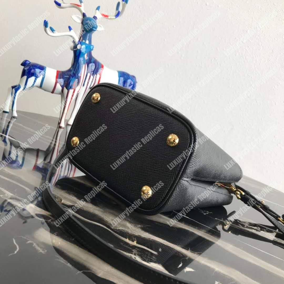 Pra*a panier small saffiano bag black/red