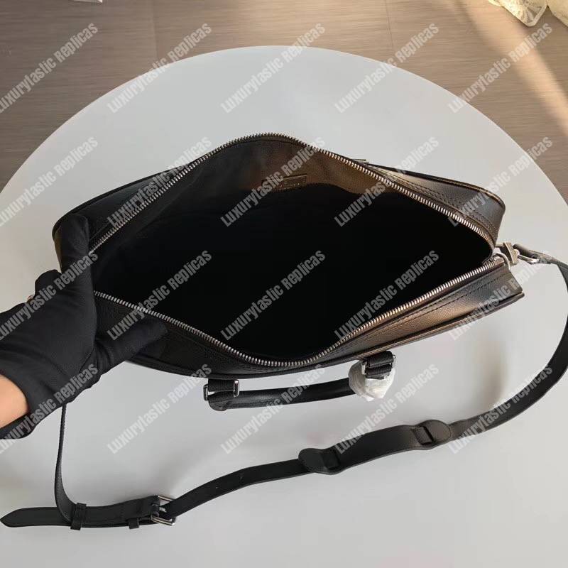 LV Porte-Documents Voyage PM Taiga Leather Noir