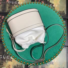 G*u*i 1955 horsebit bucket bag white
