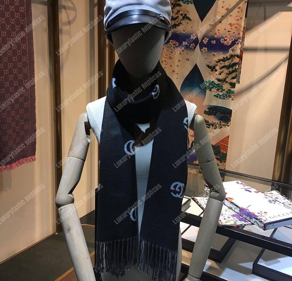 G*u*i wool scarf double g pattern black white