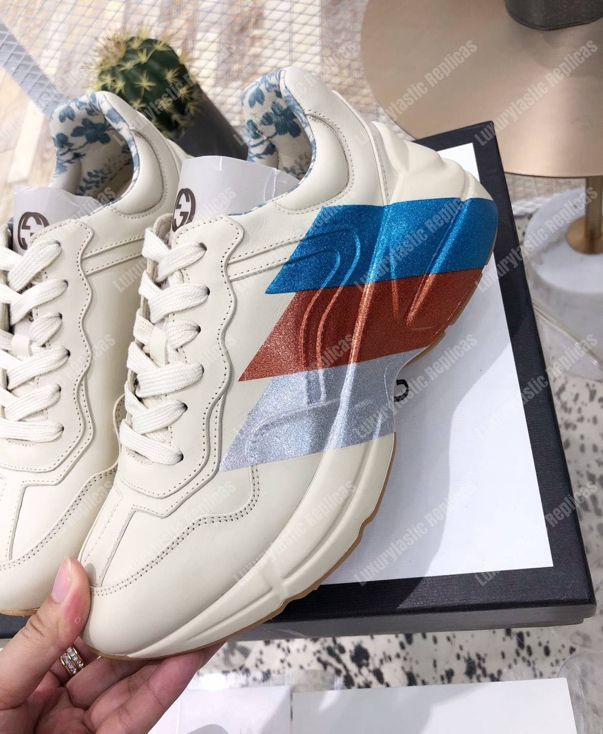 G*u*i rhyton web print leather sneaker