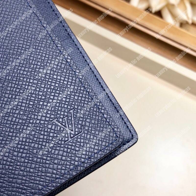 LV Brazza Wallet Taïga Leather Bleu Marine