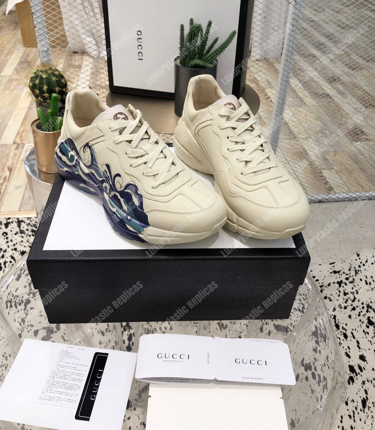 G*u*i rhyton leather sneaker with wave