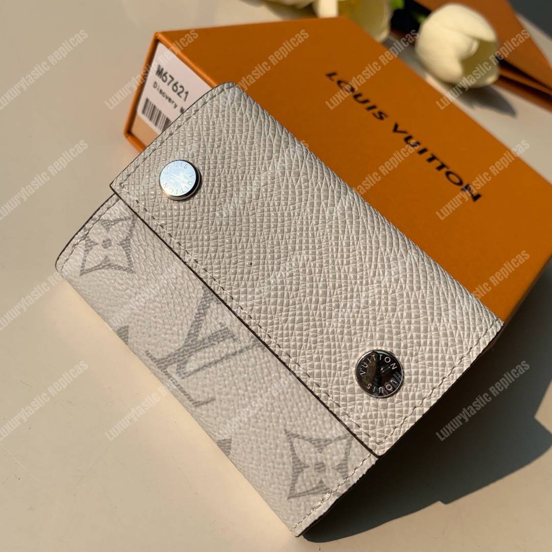 LV Discovery Compact Wallet K45 Taiga Monogram Antartica