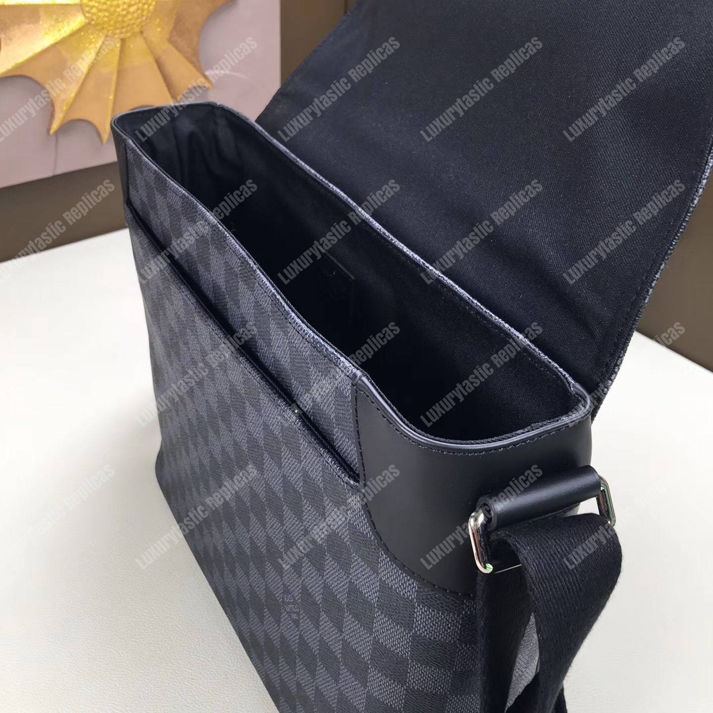 LV District MM Damier Canvas