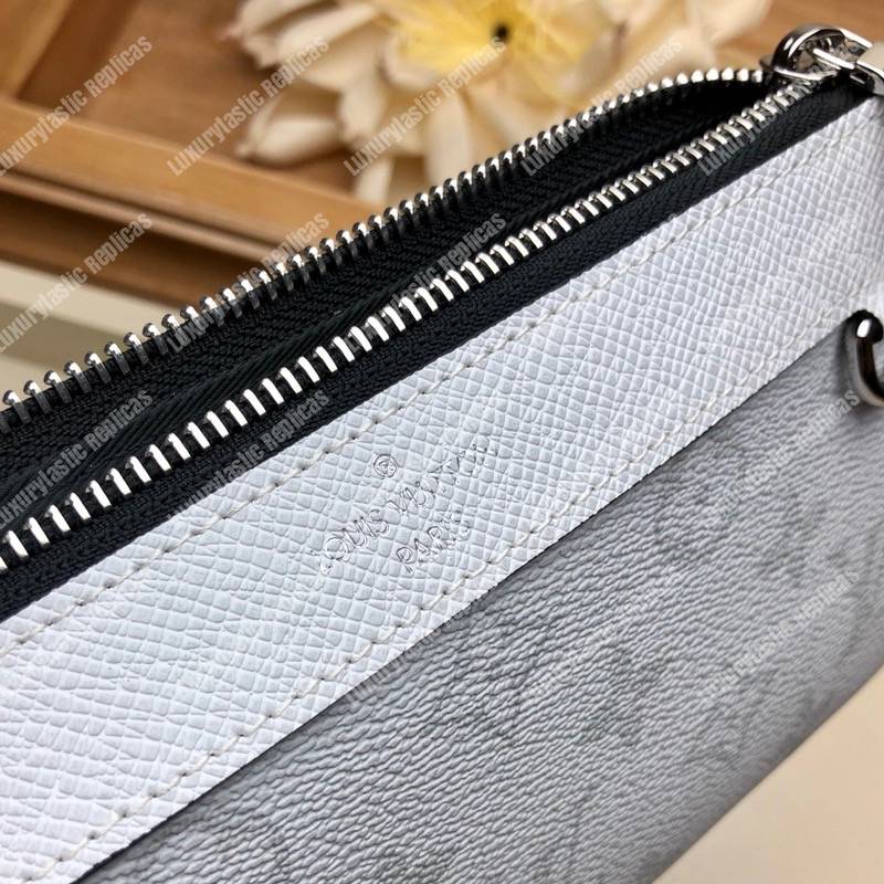 LV Discovery Pochette PM K45 Taiga Monogram