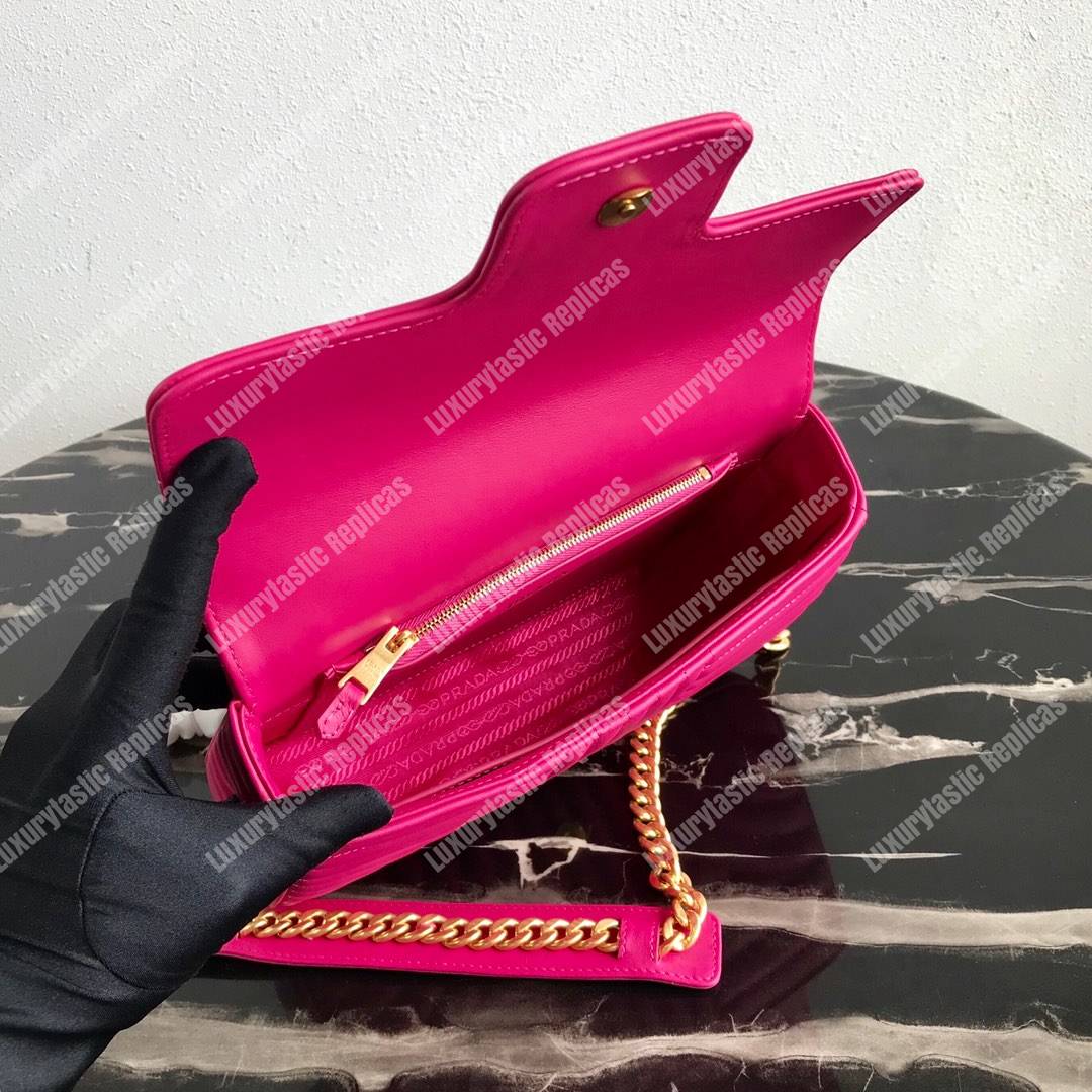 Pra*a diagramme medium leather bag fuchsia