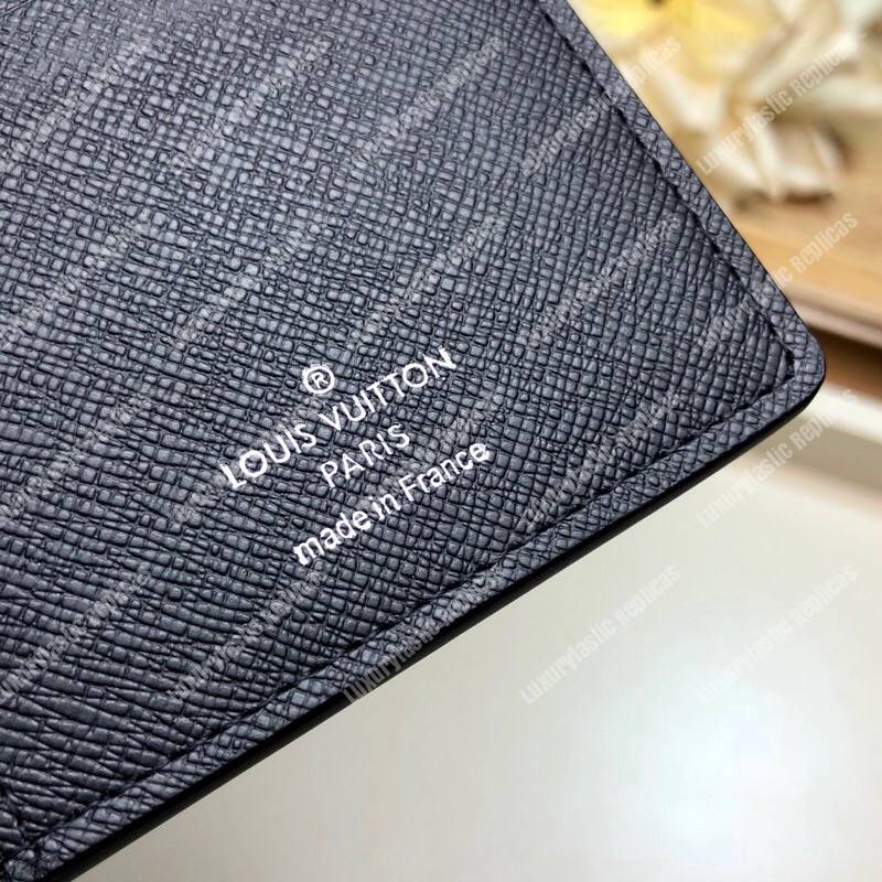 LV Brazza Wallet Taïga Leather Noir