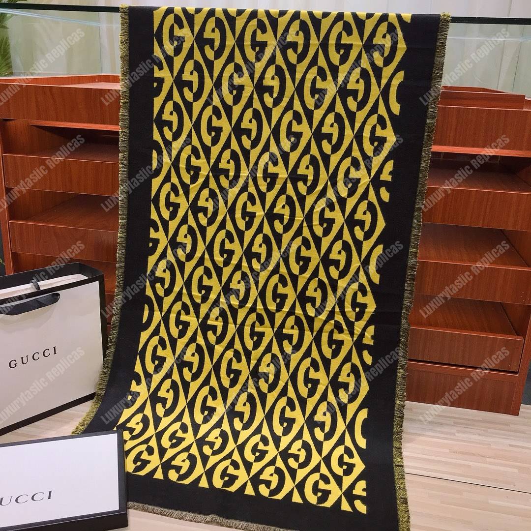 G*u*i g rhombus lamé wool jacquard stole yellow black