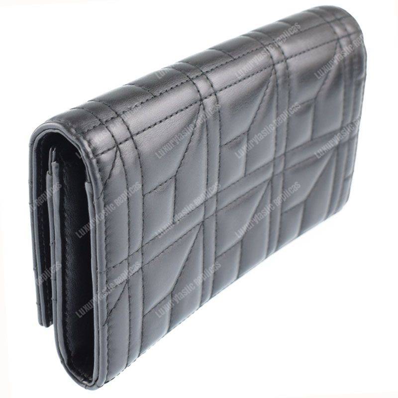 G*u*i gg marmont quilted continental wallet black