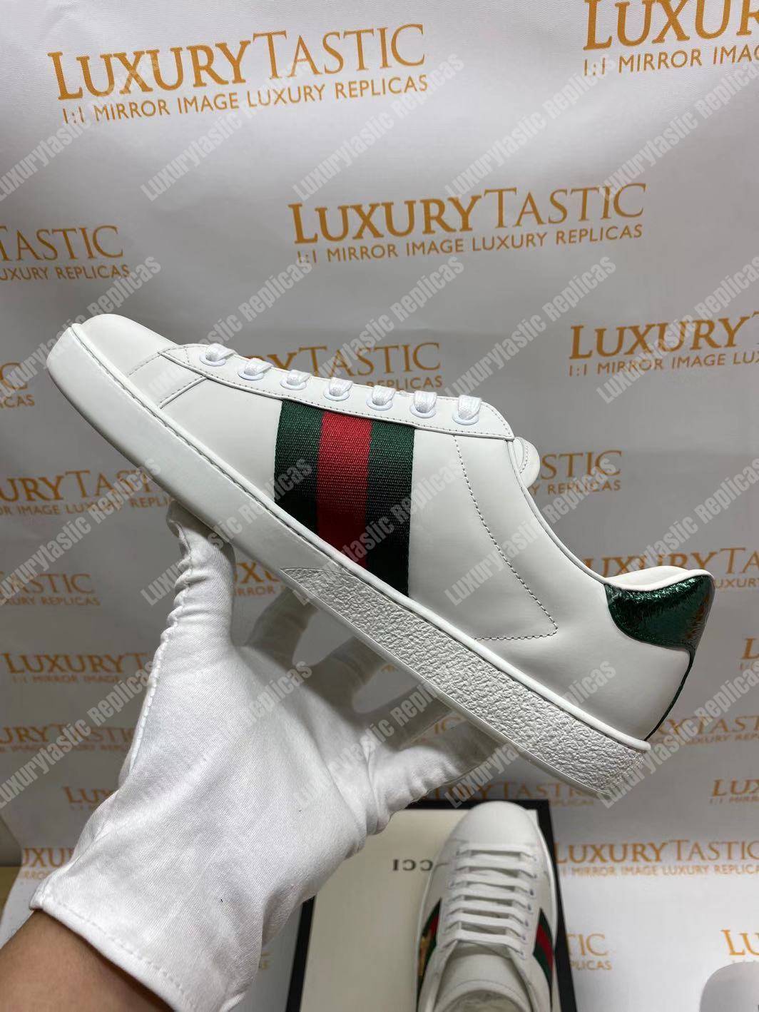 G*u*i ace embroidered bee sneaker white