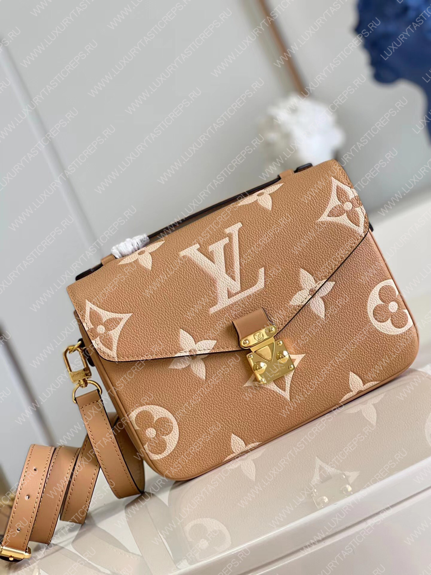 l**is V*t*n lv pochette mÉtis​ beige/cream m45809