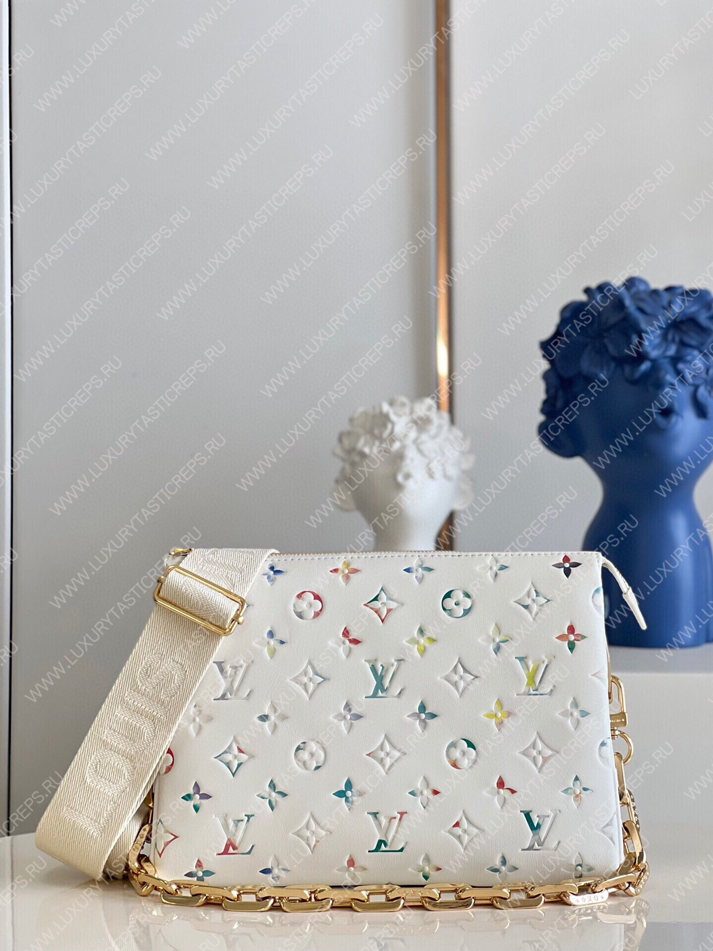 l**is V*t*n coussin pm white m57793