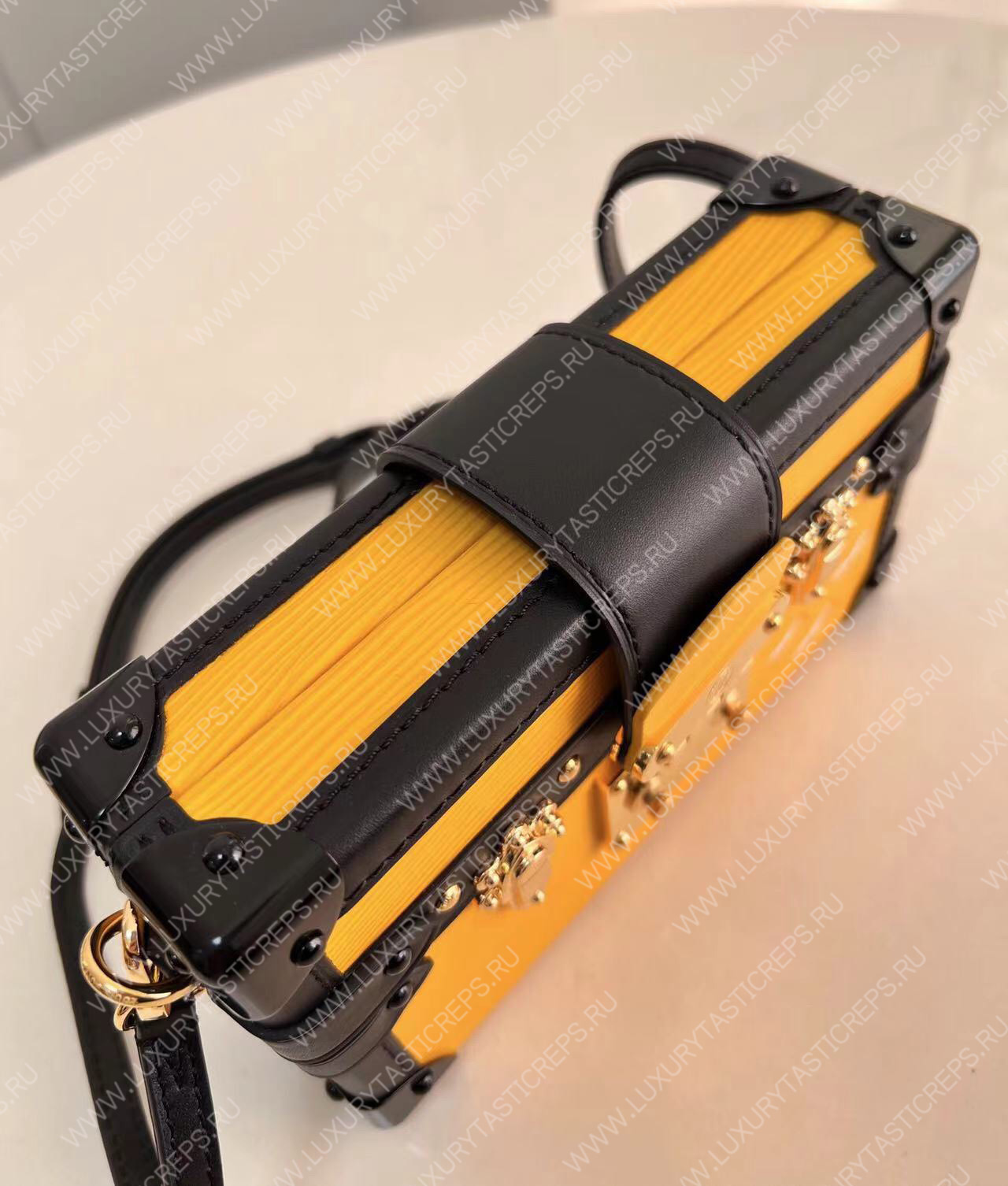 l**is V*t*n petite malle yellow m59179