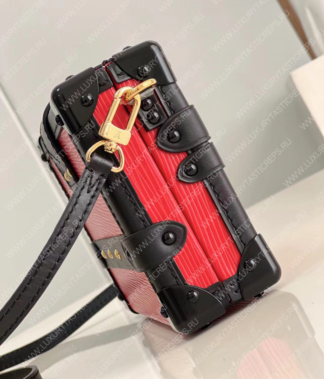 l**is V*t*n petite malle red m59179