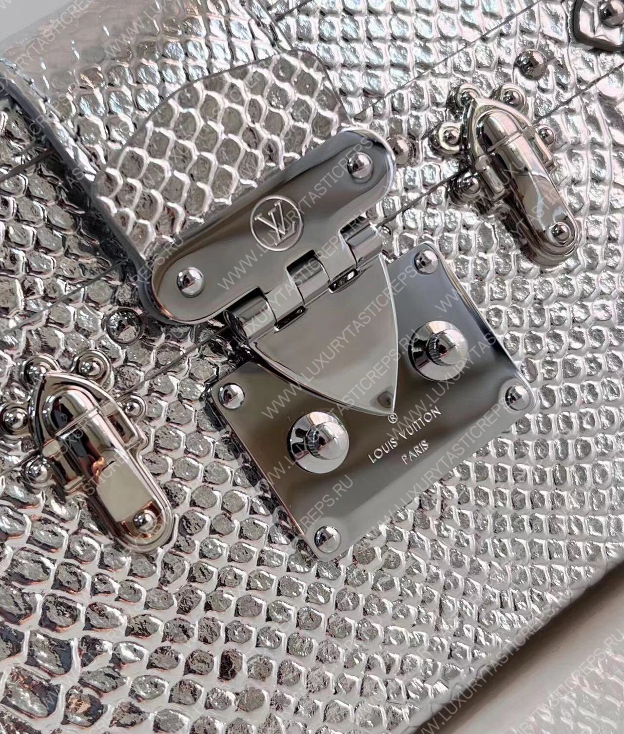 l**is V*t*n petite malle nicolas ghesquière silver m44919