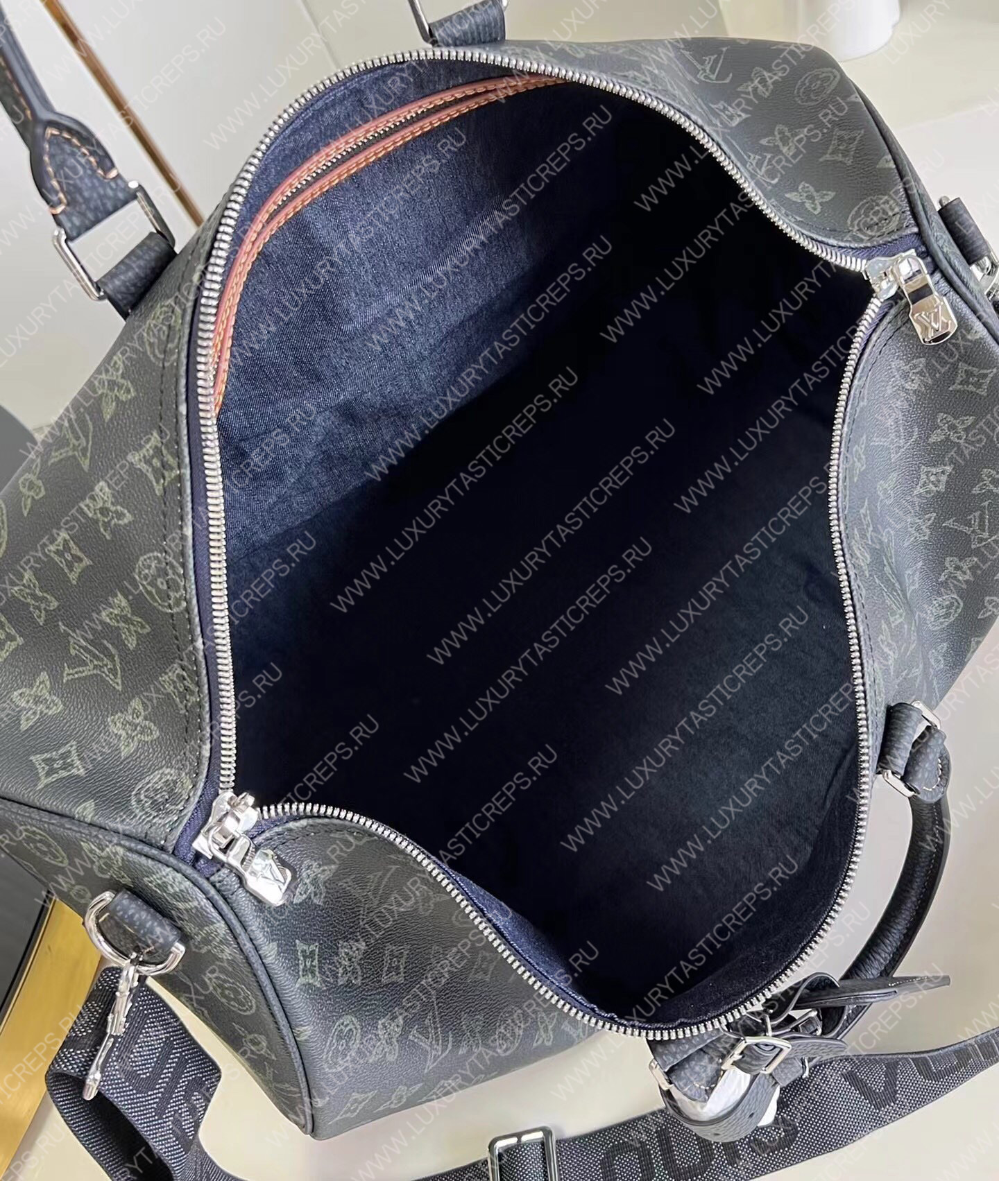 l**is V*t*n keepall bandouliÈre 50 dark green m46334