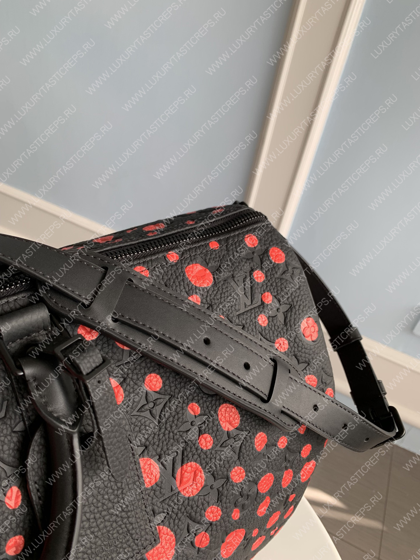 l**is V*t*n lv x yk keepall 50 black/red m21674