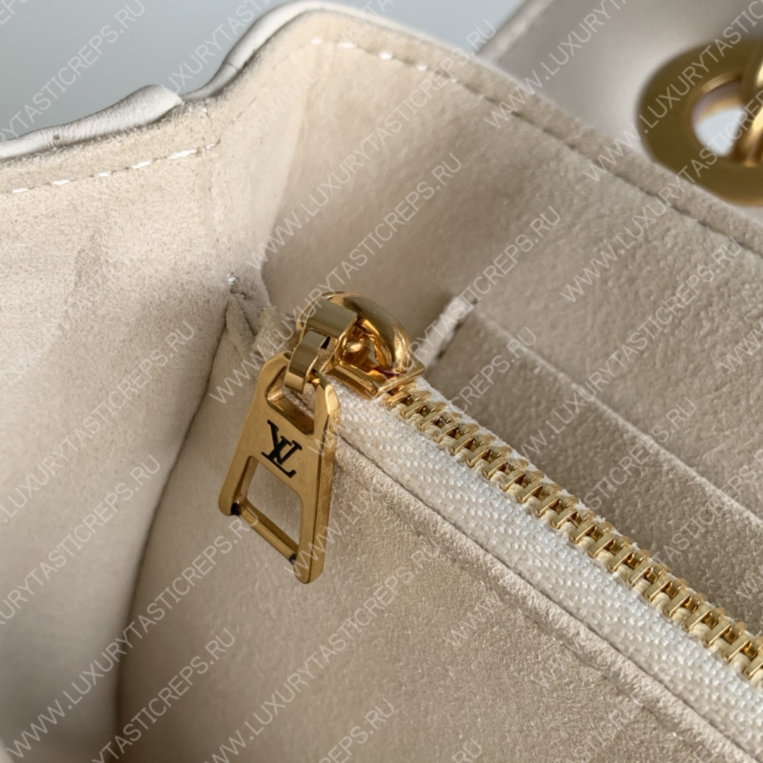 l**is V*t*n new wave chain bag mm ivory m58549